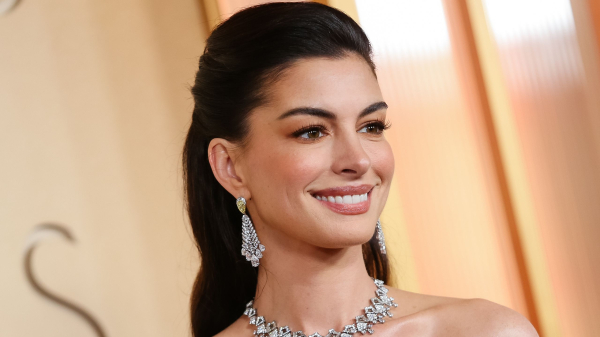 Anne Hathaway Revived Her “The Devil Wears Prada Bangs”—See the Video