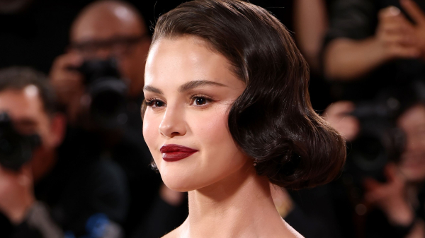 Selena Gomez Is a Y2K Queen in Pin-Straight Tendrils — See Photos